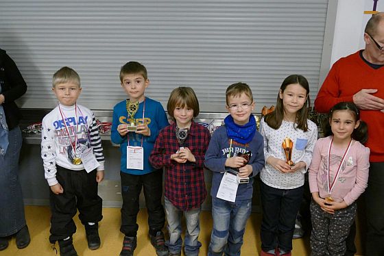 Christian gewinnt mit 4½ aus 5 das 3. Kinder-Schachturnier 2017 in der Altersklasse U8 in der BIP Kreativitätsgrundschule Pankow.