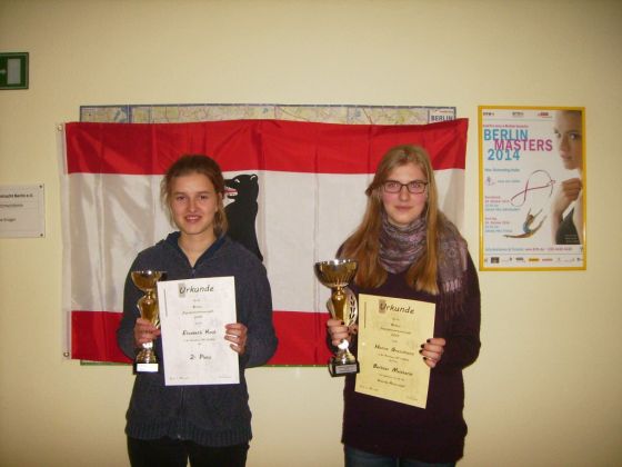 14./15. März 2015: Hanna wird Berliner Meisterin mit 1½ aus 2 bei der BJEM 2015 (U18w), Elisabeth wird Berliner Vize-Meisterin mit ½ aus 2.