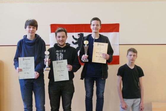 30. Januar bis 05. Februar 2016: Johann wird Berliner Vize-Meister mit 1½ aus 3 beim Finale der BJEM 2016 (U18).