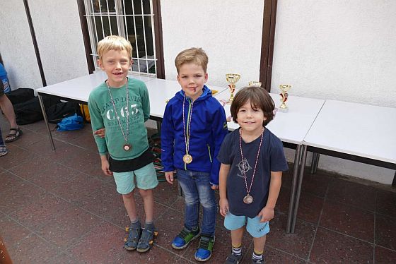 Johann wird Dritter mit 2½ aus 7 bei der Berliner Jugend-Schnellschach-Einzelmeisterschaft 2018 (BJSEM) in der Altersklasse U8.