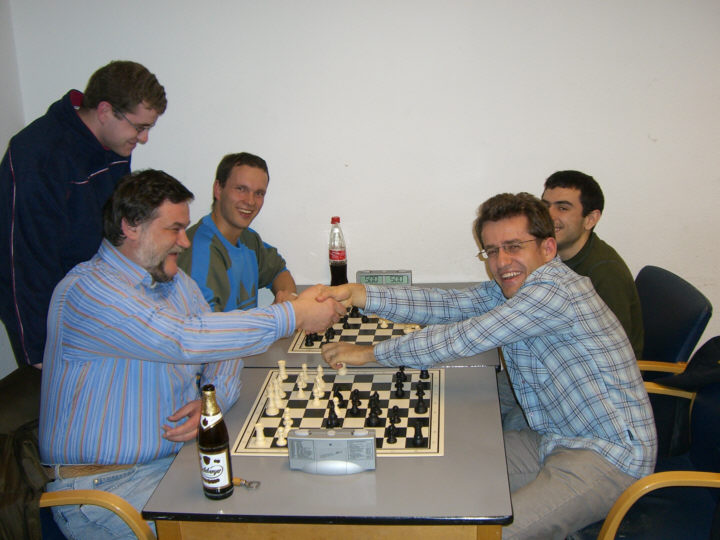 07. Februar 2007: GM Levon Aronian/2744 und GM Gabriel Sargissian/2658 spielen im Vereinslokal von Chemie Weißensee Blitzschach und Tandem.
