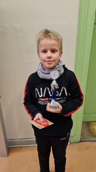 Nikita wird Zweiter mit 4 aus 5 beim Kinderwinteropen 2023 in der Altersklasse U12 im Andreas-Gymnasium.