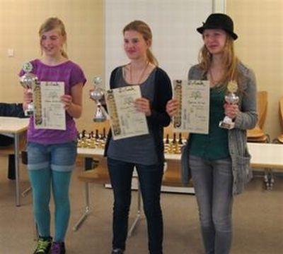 Hanna gewinnt mit 9½ aus 11 das Blitzturnier des 1. Nordschachcup für Mädchen 2012 in Mölln vor Elisabeth mit 9 Punkten.