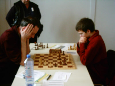 Round 5 - Board 1: IM Rainer Polzin (3rd with 5½ points) gegen Atila Gajo Figura (SC Kreuzberg - 4th with 5½ points)