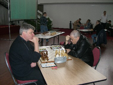 Board 2: GM Sergej Kalinitschew - Torsten Hannebauer (1:0)