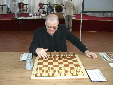 Board 1: Dr. Sebastian Schmidt-Schäffer - GM Sergej Kalinitschew (1:0)