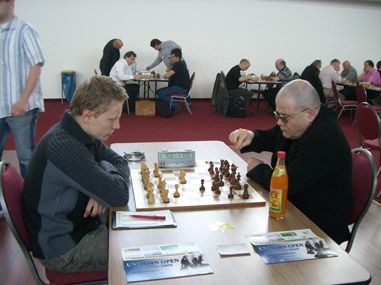 IM Martin Krämer/2436 gegen GM S. Kalinitschew/2469 (½:½)