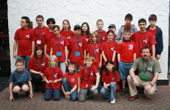 Alle Berliner Teilnehmer und Betreuer, mit dabei auch die Chemiker Moritz (U10), Jakob (U10) und Elisabeth (U12w)