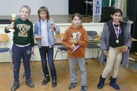 18. November: Nikita wird Zweiter mit 3½ aus 5 und Tymur wird Dritter mit 3 aus 5 beim Kinderherbstopen 2023 in der Altersklasse U11 im Andreas-Gymnasium.